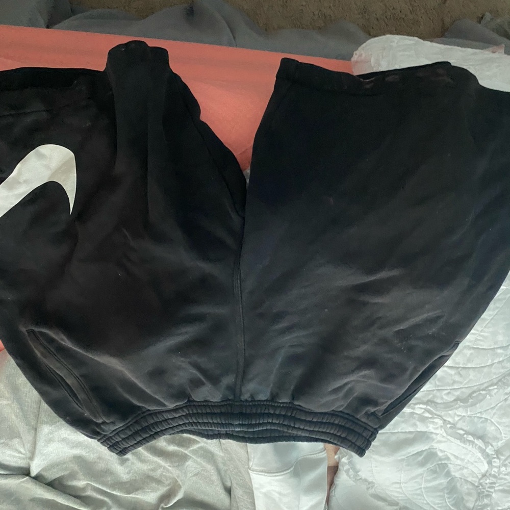 MEN'S BLACK NIKE SHORTS